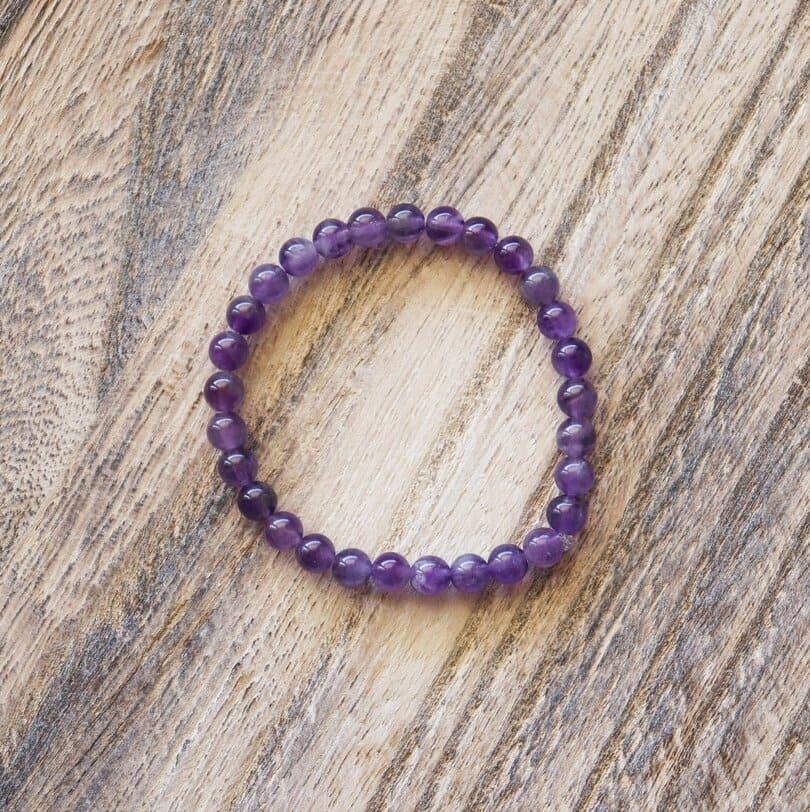 Bracelet en pierres violette
